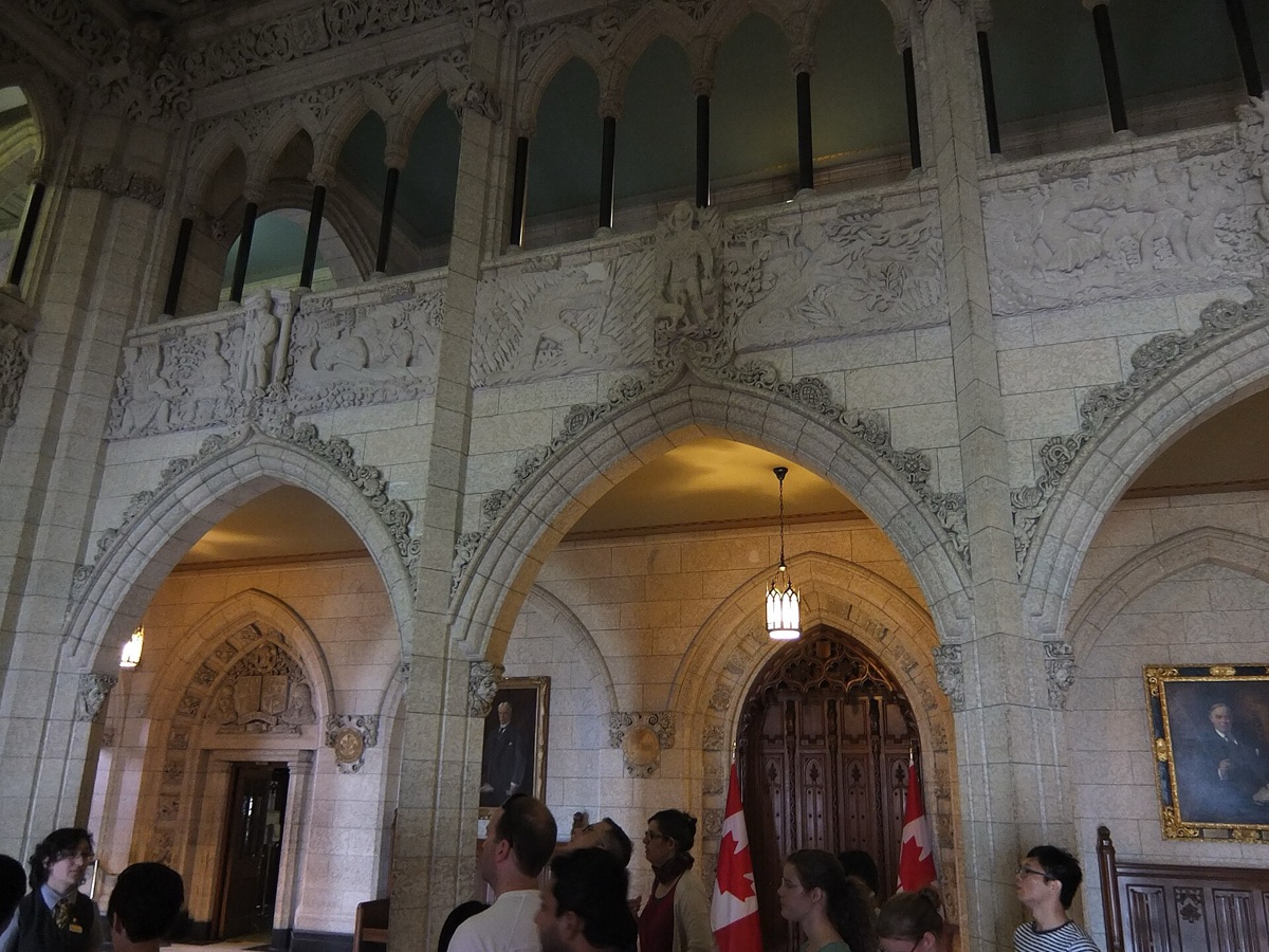 Het Canadese parlement en de nationale vlag