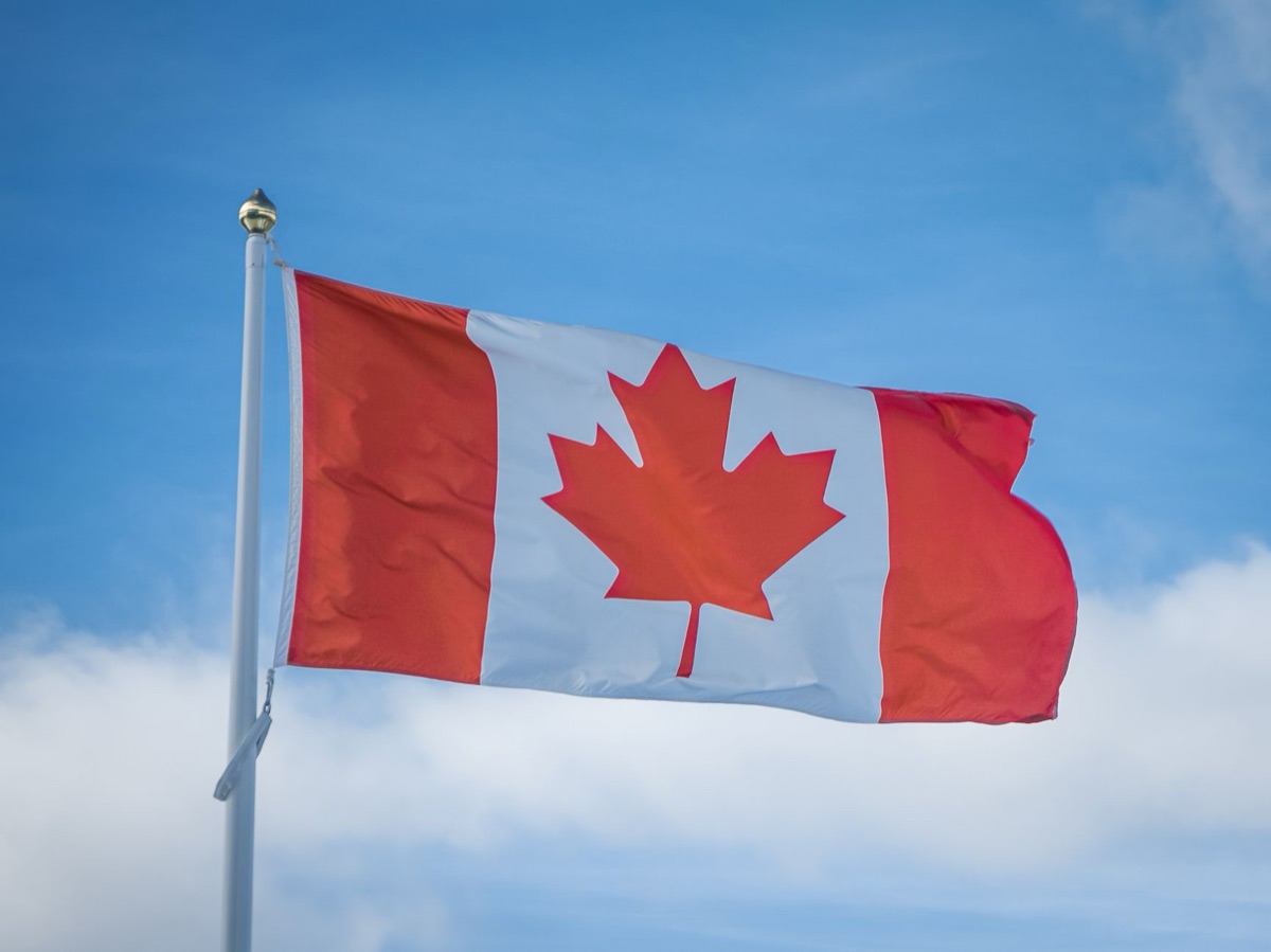 drapeau du canada avec document officiel
