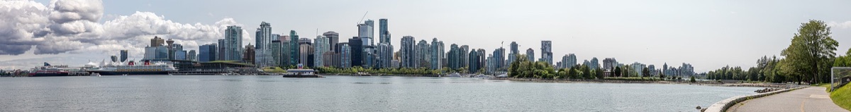 paisagem noturna de uma cidade canadense