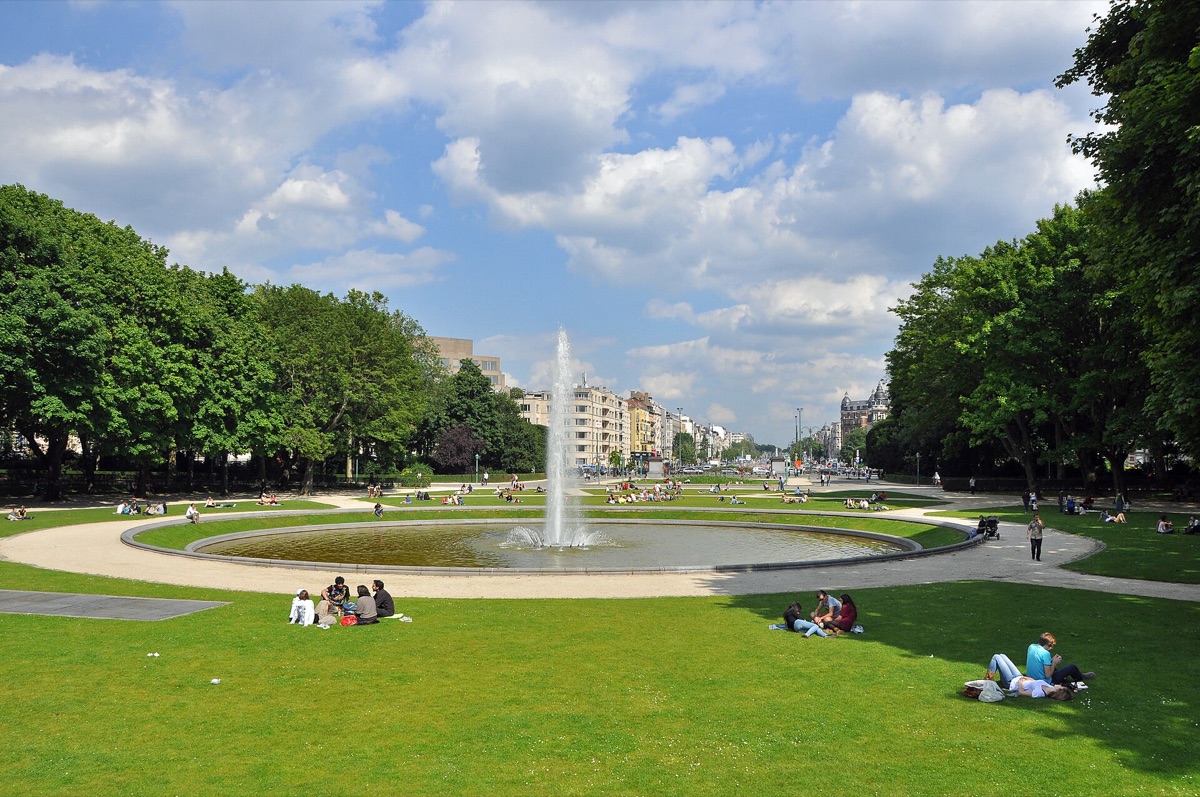 Park with people under a single shaded tree during a heat advisory, showing the limitations of current strategies.