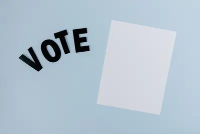Sistema bipartitico: 65% di voto e tips per gli elettori canadesi
